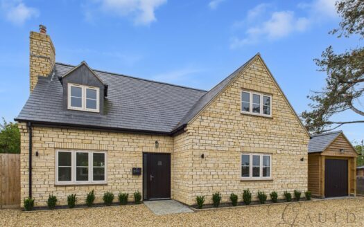 Buckingham Road, Silverstone, NN12